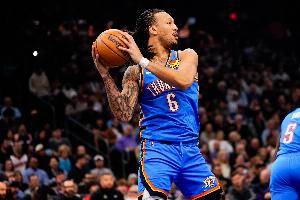 高效表现!杰林仅替补出战18分钟8中6砍18分8板4助 三分7中5