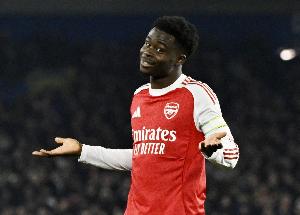 莱因克尔:萨卡承担了太多防守任务,每次突破多人包夹防守很困难