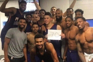 9年前的今天:布克对阵绿军狂砍70分 成为史上最年轻70分先生