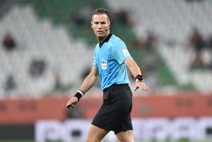 意大利附加赛裁判:荷兰名哨马克列执法,曼萨诺担任四官