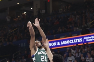 被雄鹿裁了!媒体人:小火车是最近几年自私篮球的杰出代表