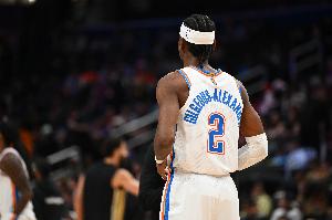 失误有点多!亚历山大半场8中4拿到11分2助 有4失误