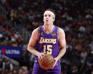 中规中矩!里夫斯15中7拿下24分2板5助1帽 关键抛投反超难救主