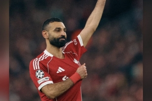 来自传奇队长的肯定!杰拉德社媒晒萨拉赫照片,向后者致敬