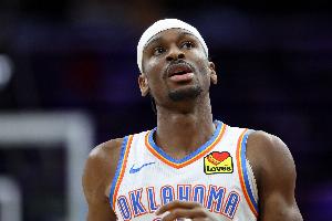 12投33分?SGA:若我被重点盯防就传 有空间就自己打 就这么简单