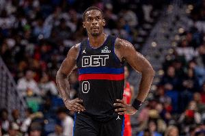 内线终结还是很稳定!杜伦半场7中5拿到12分4板 但3失误略多