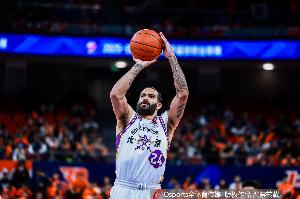 本场35分!解说:里勒在进攻端的贡献 对于北控来说太重要了