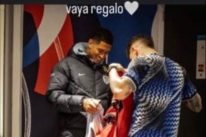 贝林厄姆晒与巴尔韦德互换球衣:我爱你兄弟,多棒的礼物啊