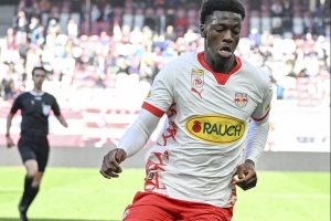 德媒：多特总监现场观战，考察19岁后卫加杜和20岁边锋沃姆布兰德