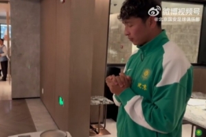 祝我们的球员阿不都海米提和工作人员纪程生日快乐！