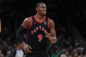 得分箭头！巴雷特18投10中 得到25分6篮板1助攻1盖帽