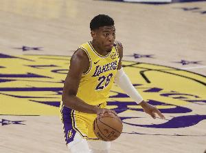 外线也没谱！八村塁半场5中2拿到5分 三分4中1