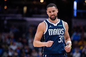 尽力局！克莱替补16中8&三分11中5 得到21分1板1助2断