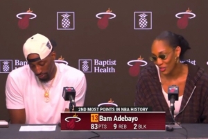 女友助阵！阿贾：上帝对阿德巴约特别眷顾 上帝不会对他开玩笑