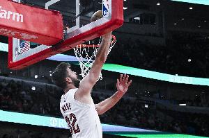 迪恩小阵容打5号位！阿特金森：他足够强壮 能抢板能提供一些护筐