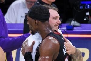 东契奇谈阿德巴约83分：真的太特别了 真不错 恭喜他