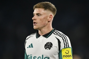 纽卡巴恩斯本赛季欧冠11场6球3助，在英超28场只有5球0助