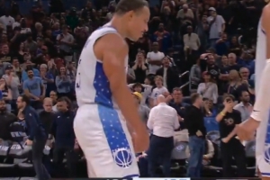 违禁动作或被罚款！贝恩关键命中关键三分后跳起大蛋舞庆祝动作