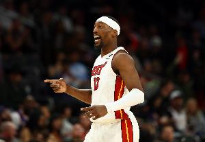 疯了！阿德巴约三节狂轰62分 打破詹姆斯保持的61分队史纪录！