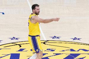 东契奇近8战场均32.4分8.5板7.4助1.9断 三项命中率51/40/81%