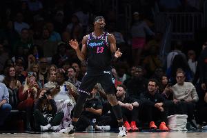 阿德巴约狂甩22记三分 创中锋球员历史单场三分出手数纪录！