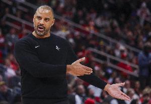 火媒：乌度卡在进攻端一窍不通 但火箭管理层很喜欢他 他饭碗很稳