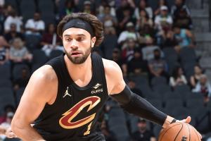 骑士主场迎战独行侠！队记：斯特鲁斯可能在下周一迎来赛季首秀