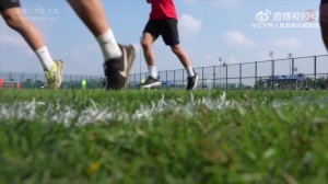 本期《MATCH DAY》视频，我们真实记录了这场比赛的台前幕后