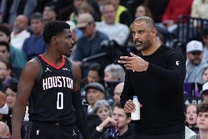 三分投射问题持续困扰火箭！替补奇兵阿隆·霍勒迪或成破局关键