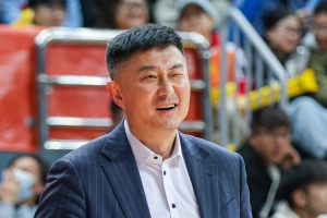 杜锋：回到新疆家乡还是很开心的 因为要比赛没有时间去陪家人