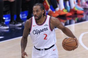 战神卡！伦纳德无差别单打半场13中10砍下28分 罚球6中6