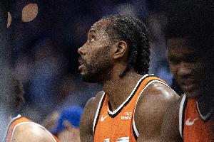 齐发力！第三节加兰贡献13分 伦纳德再拿11分