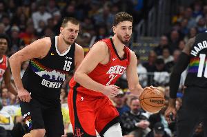 火龙对决！约基奇生涯与申京交手13次 约老师8胜5负占上风