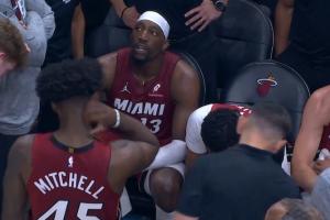 疯了！阿德巴约三分再中 单节30分队史第一人！！