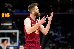 进攻端毫无贡献！迪恩·韦德2中0未得分 仅拿到5板1帽