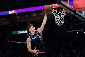 关键三分定胜局！拉松14中9砍生涯新高28分外加6板6助 罚球8中8