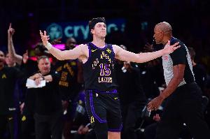 里夫斯今日0罚球砍下30+5+5 队史第二人 比肩贾巴尔