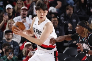 杨瀚森：NBA的联防像一朵花一样不停缩放 第一次见到这么快的转换