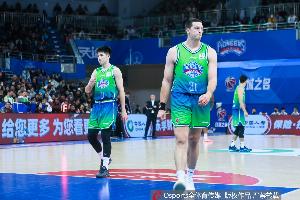 失误有些过多！林庭谦17中8&三分8中4砍21分5助4断 有6失误