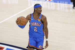 破纪录稳了！亚历山大半场7中5&三分3中2砍17分3板4助2断2帽！