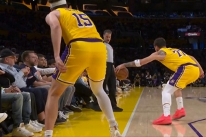 火眼金睛！东契奇抢球出界给公牛球 雷迪克挑战成功拿回球权