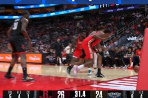 很坚决！卡佩拉按帽米西后给鹈鹕球 火箭挑战成功拿回球权