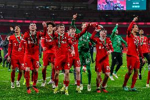 TA：利物浦面临严峻的本土球员配额不足问题，只剩戈麦斯等人符合