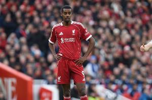 斯洛特：说过150次伊萨克缺席影响很大，他是我们最重要的引援