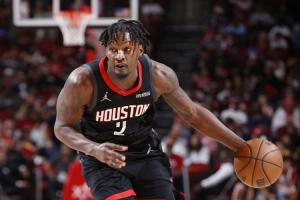 火箭4年5270.5万引援输麻了？芬尼-史密斯近2场6中1 一共只得3分