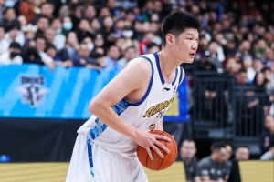 大基本功！胡金秋半场8投4中&罚球7中6 贡献14分3篮板