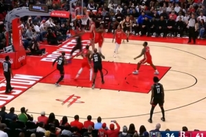 频频吃瘪！杜兰特持续冲击内线 连遭马特科维奇大帽拒绝