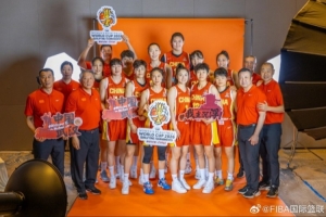 拿到世界杯门票！FIBA官博晒中国女篮庆祝晋级世界杯正赛合影