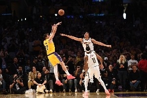 不只是精彩的绝杀！战胜掘金或许能让湖人避开雷霆&获得主场优势