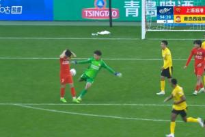 要素齐全武磊补时阶段拿屁股阻挡李昊发球，吃到黄牌